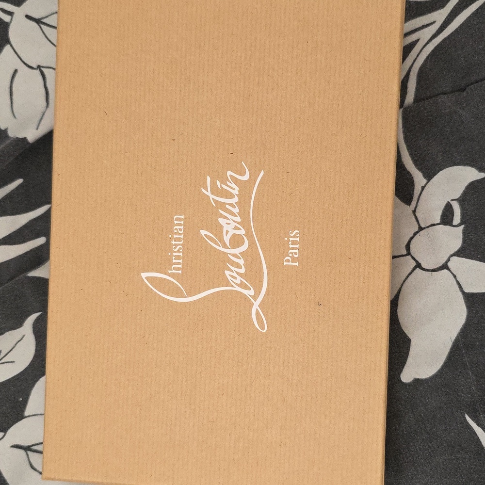 Christian LOUBOUTIN MACARON Wallet/Wristlet w/Box,Dust Bag - Picture 15 of 15